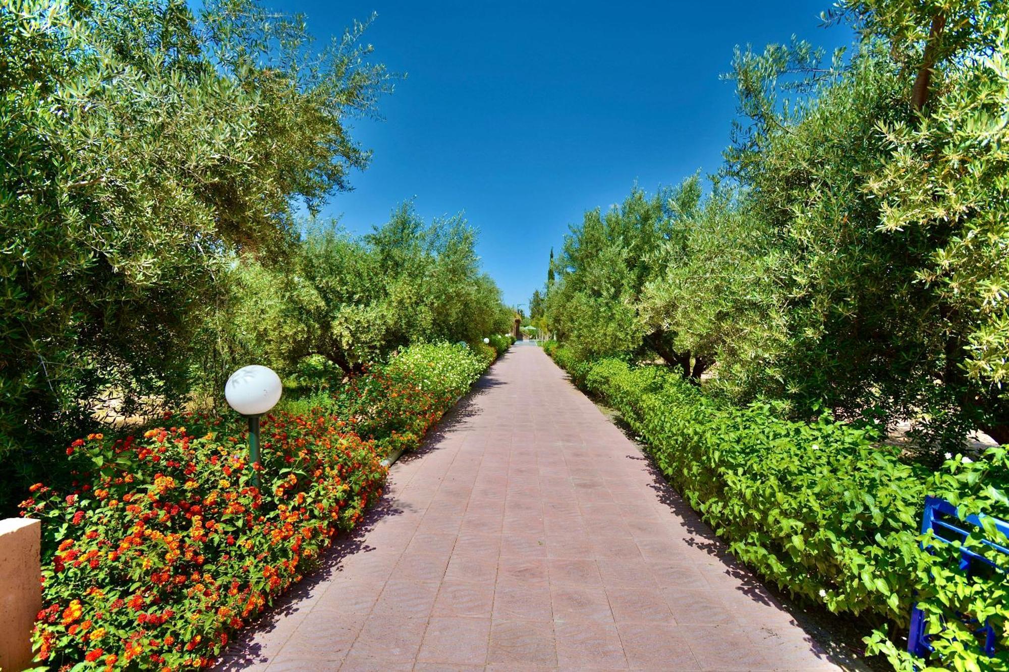 Ferme De Vacances Avec Une Grande Villa A Marrakech マラケシュ エクステリア 写真